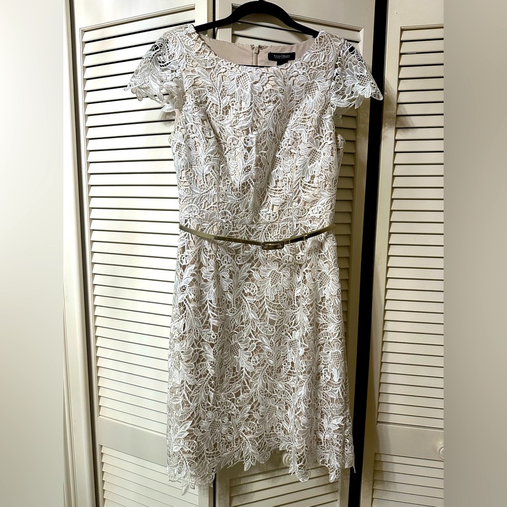 White House Black Market lace crocheted dress size 6 never worn with skinny belt